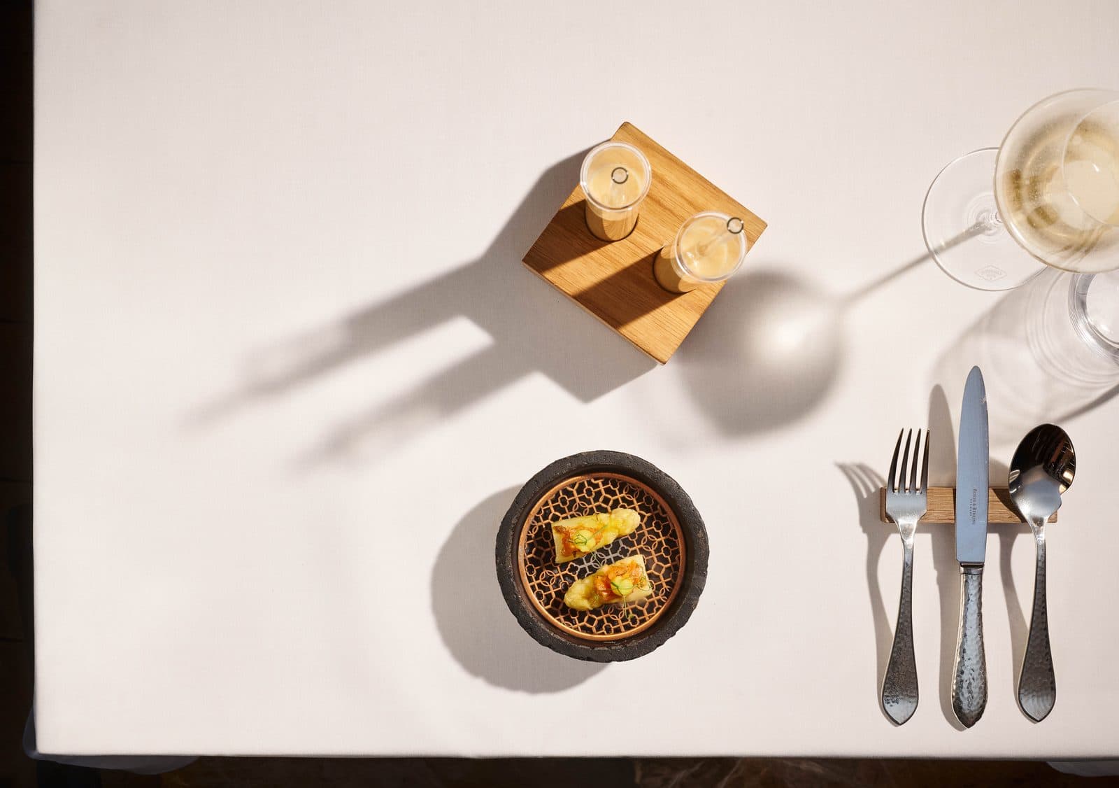 Amuse-Gueule im Vulkanstein-Schälchen